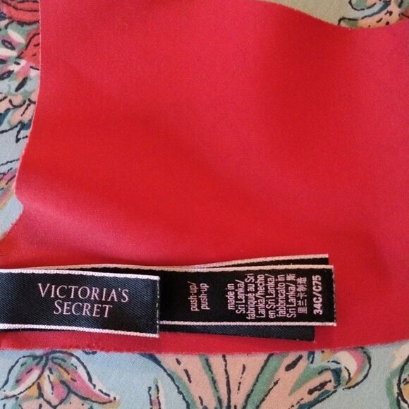 Victoria's Secret Push Up Bra - Picture 5 of 11